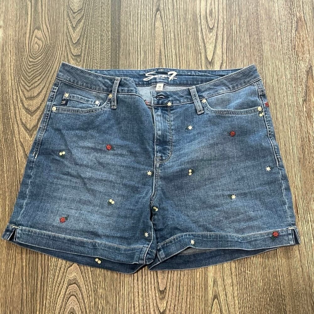 Seven7 Weekend Shorts Mid Rise Embroidered Flower Denim Medium Wash Blue Size 12